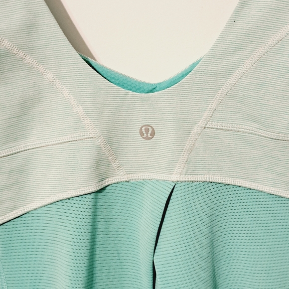 Lululemon run. Tame me tank. Mint green stripe.  Women’s Size 4. - Picture 4 of 11